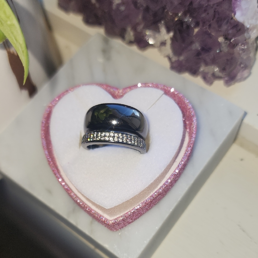 Elegant Black and Silver Women's Ring